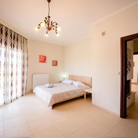Egglezos House - Travelpro Services Halkidiki * Nea Moudania